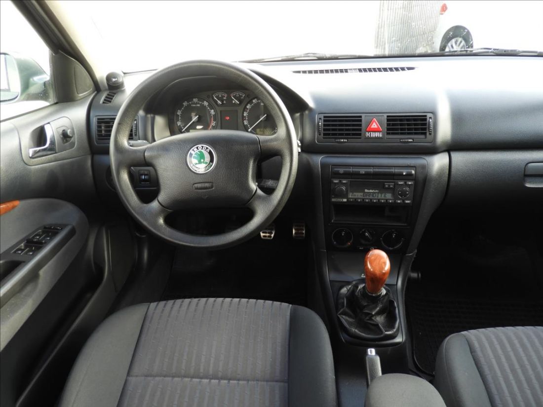 Škoda Octavia 1.6 MPI Elegance Liftback