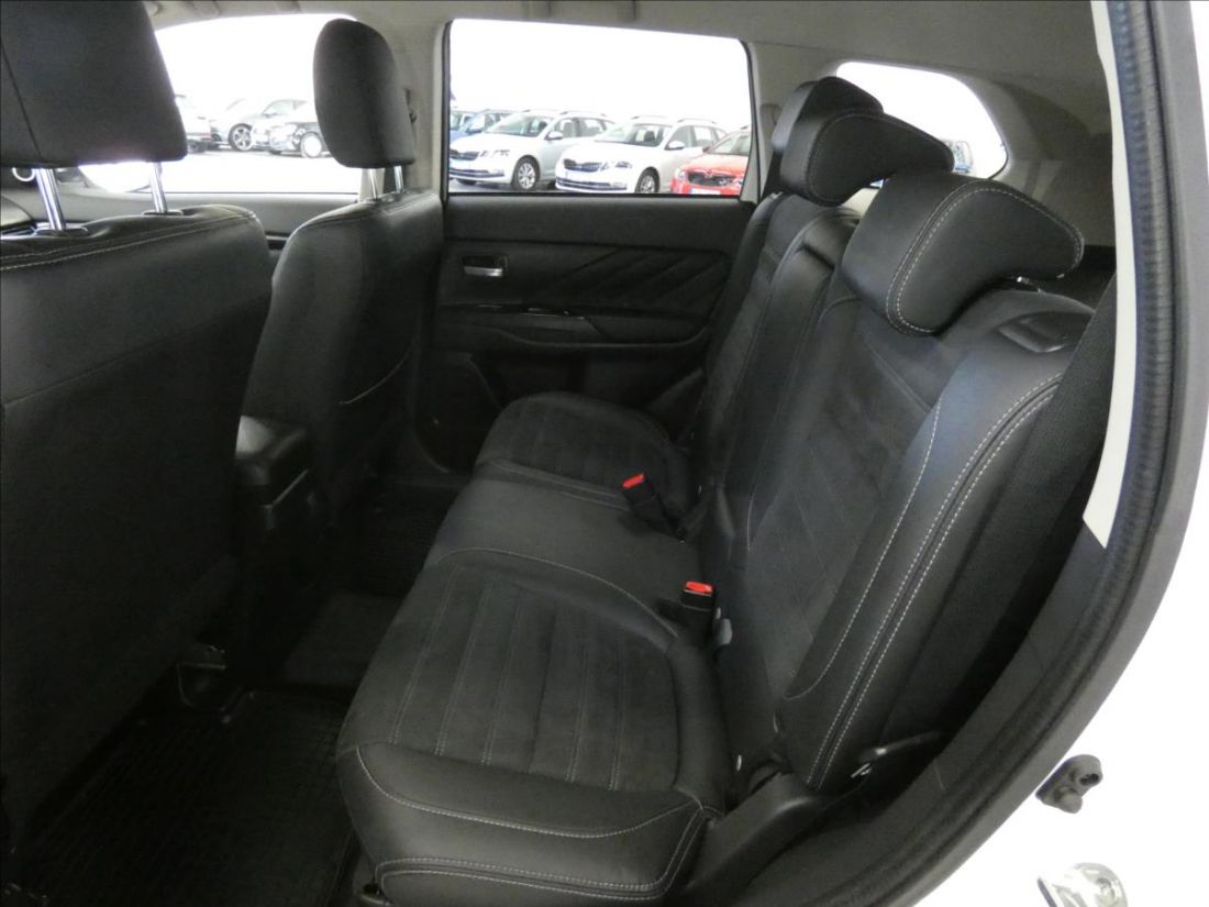 Mitsubishi Outlander 2.0 i PHEV  SUV 4WD