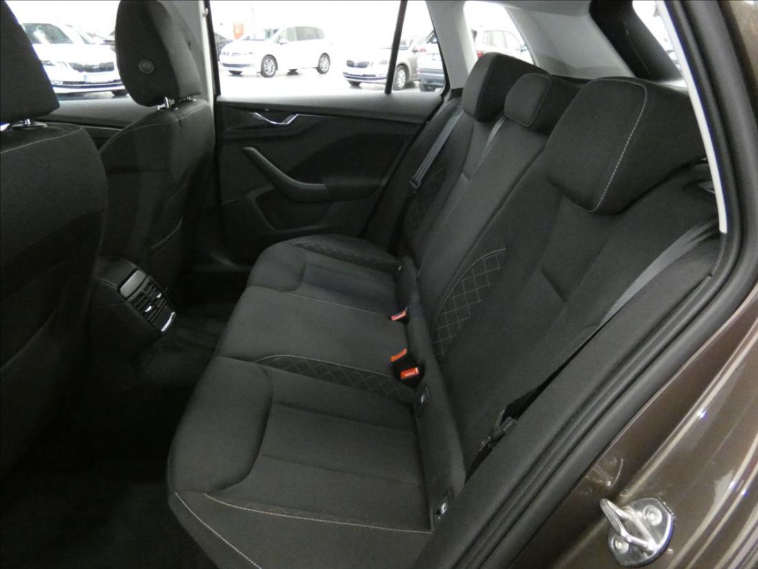 Škoda Kamiq 1.6 TDI AmbientePlus Hatchback