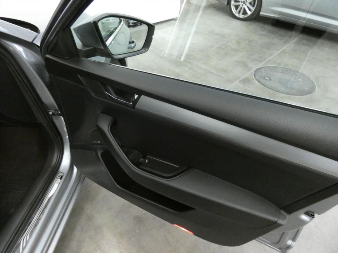 Škoda Superb 2.0 TDI AmbitionPlus 7DSG Liftback