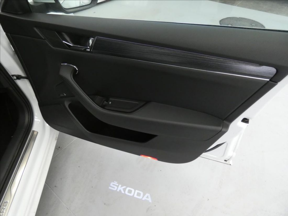 Škoda Superb 2.0 TDI Style Plus Combi DSG 4x4