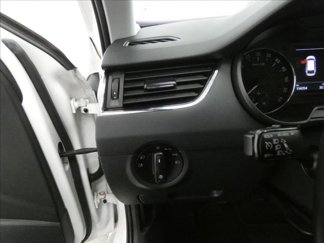 Škoda Octavia 1.6 TDI Style Combi