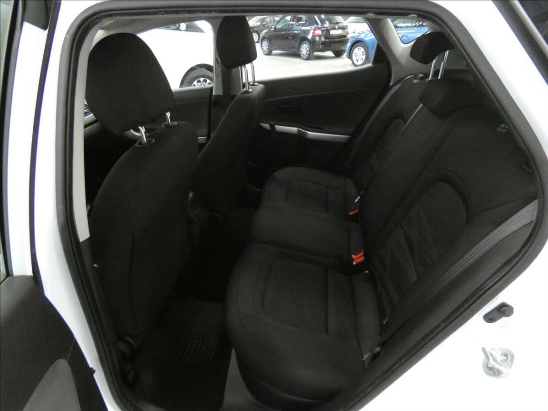 Kia Ceed 1.4 CVVT FirstEdition Hatchback