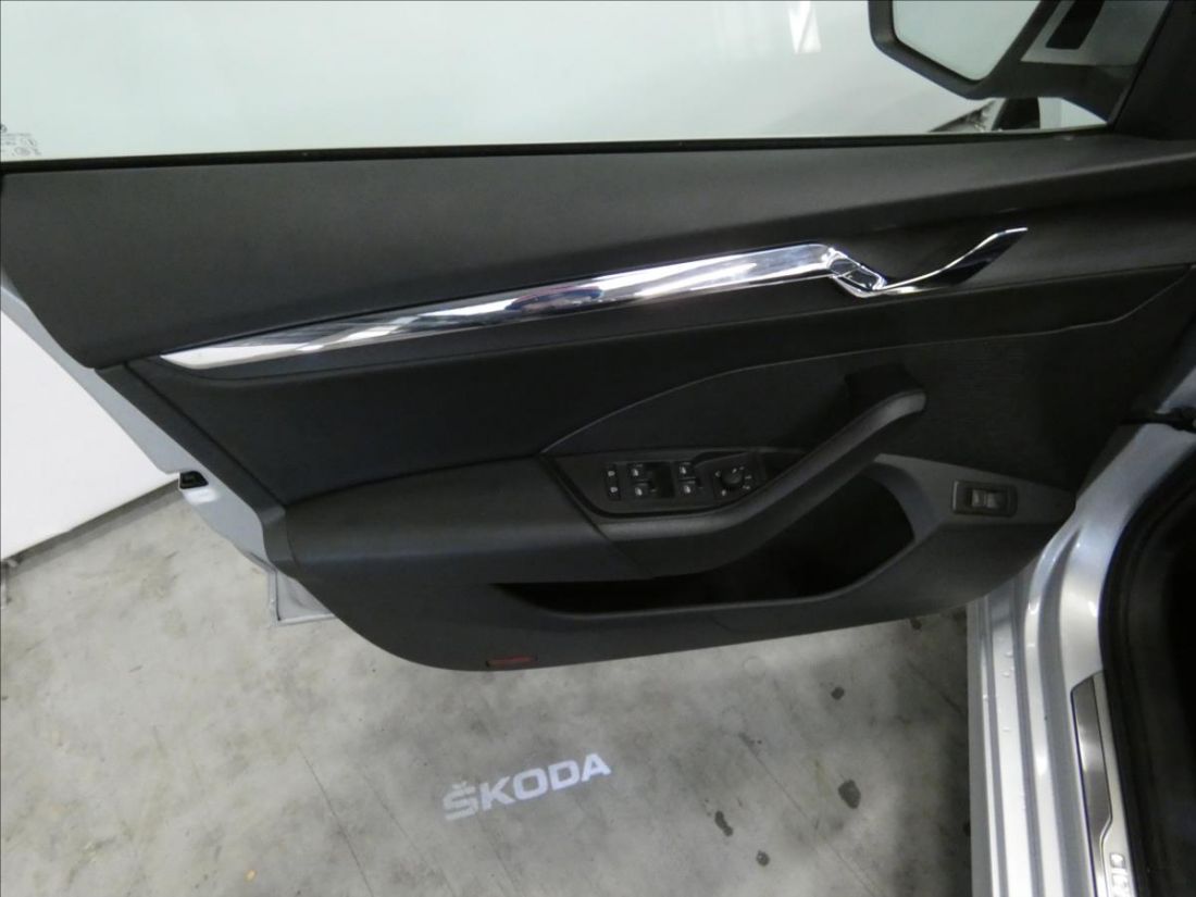 Škoda Octavia 2.0 TDI 7DSG Style Combi