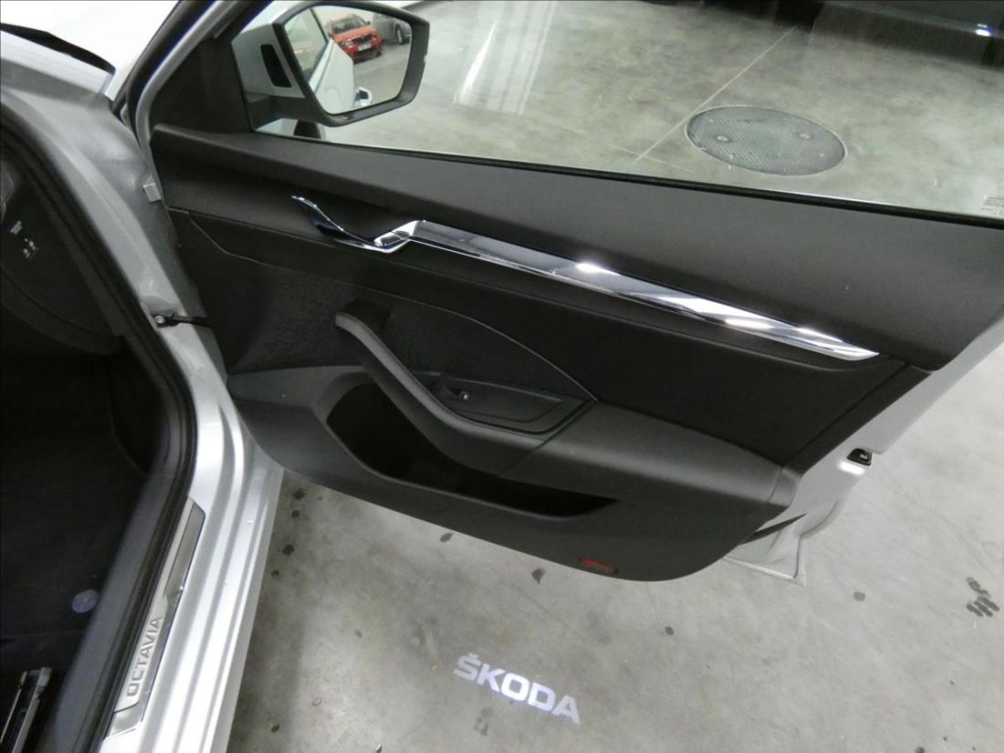 Škoda Octavia 2.0 TDI 7DSG Style Combi