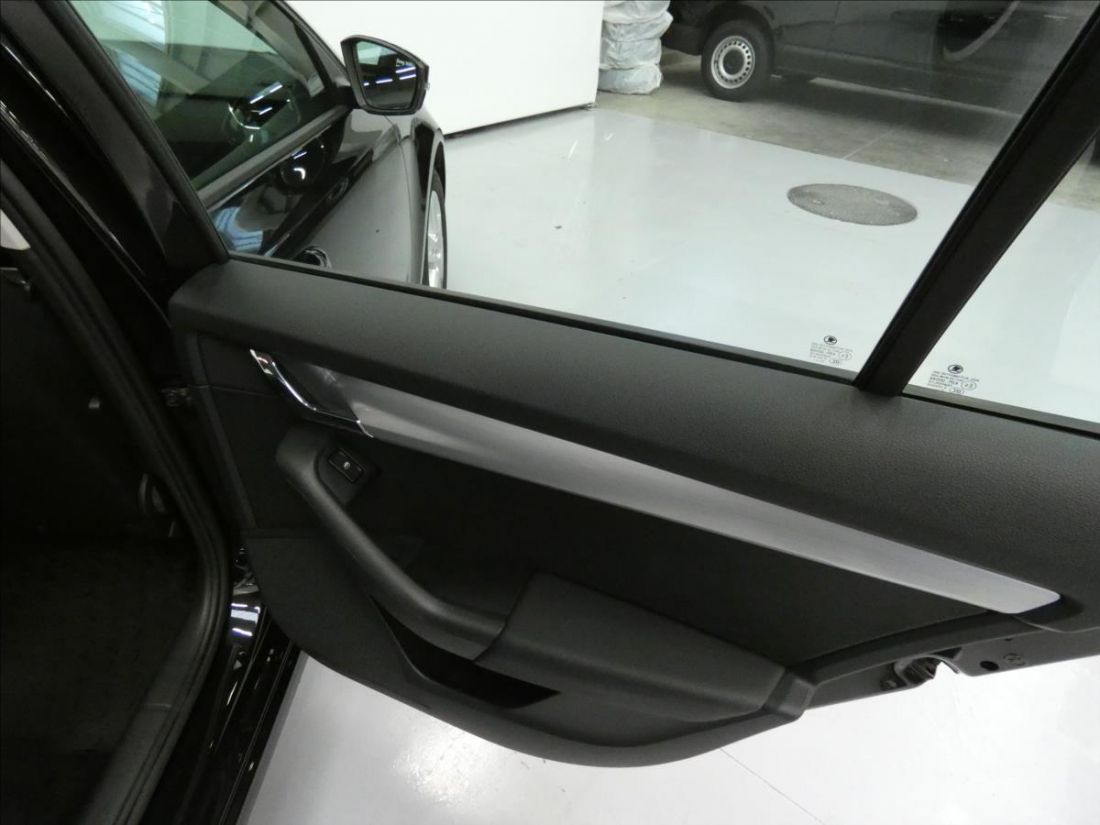Škoda Octavia 1.6 TDI AmbitionPlus Liftback