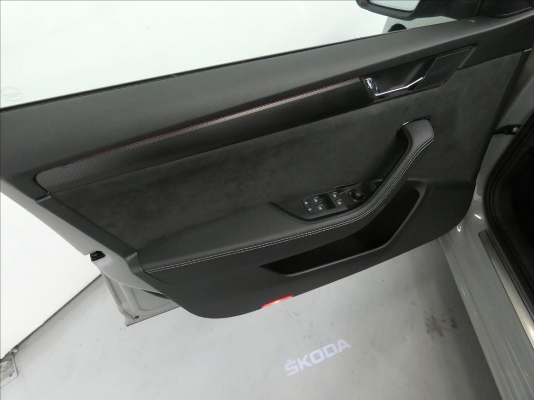 Škoda Superb 2.0 TDI Sportline Liftback 7DSG 4x4