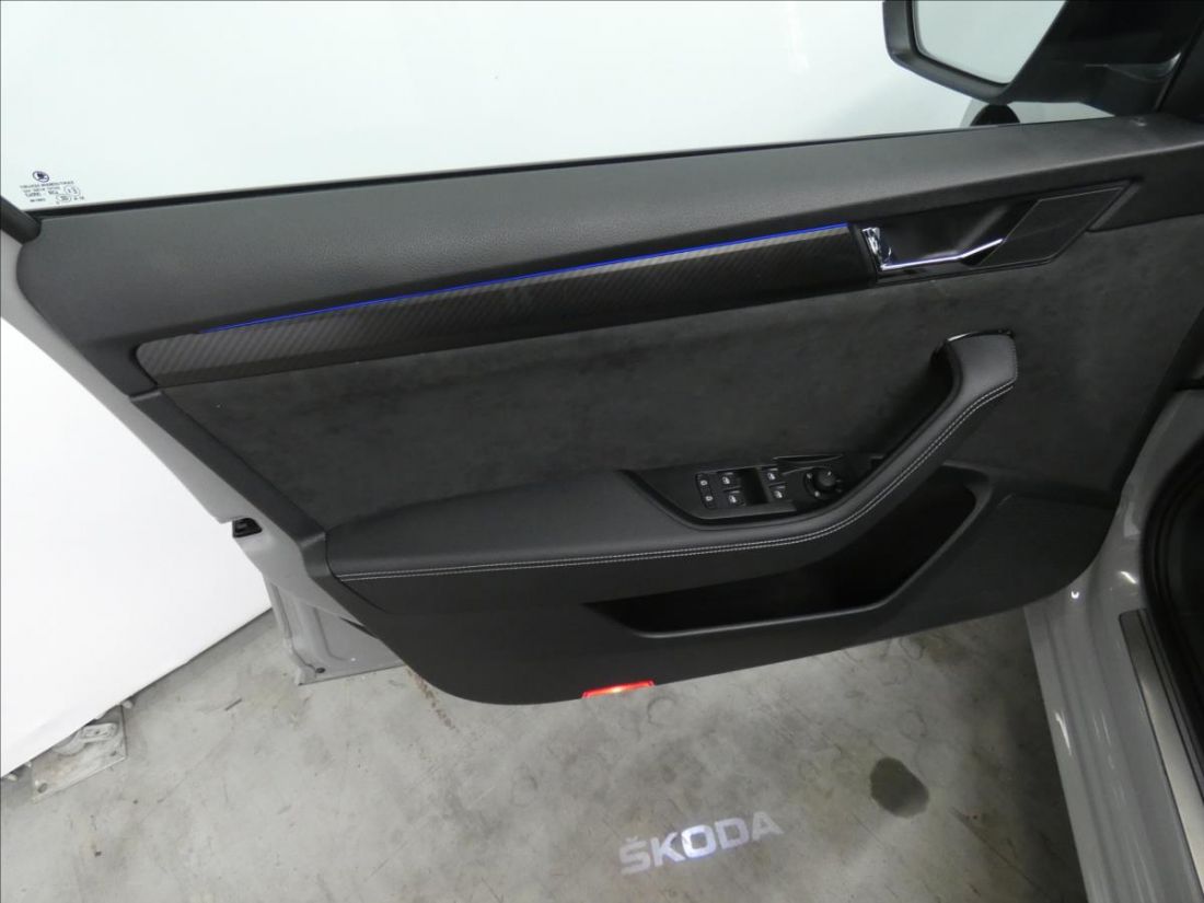 Škoda Superb 2.0 TDI Sportline Combi 7DSG