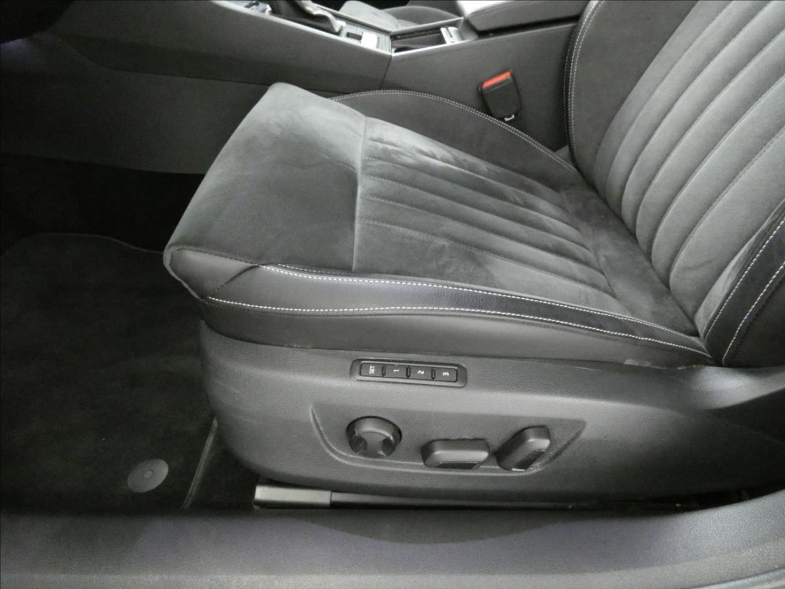 Škoda Superb 2.0 TDI StylePlus Liftback DSG