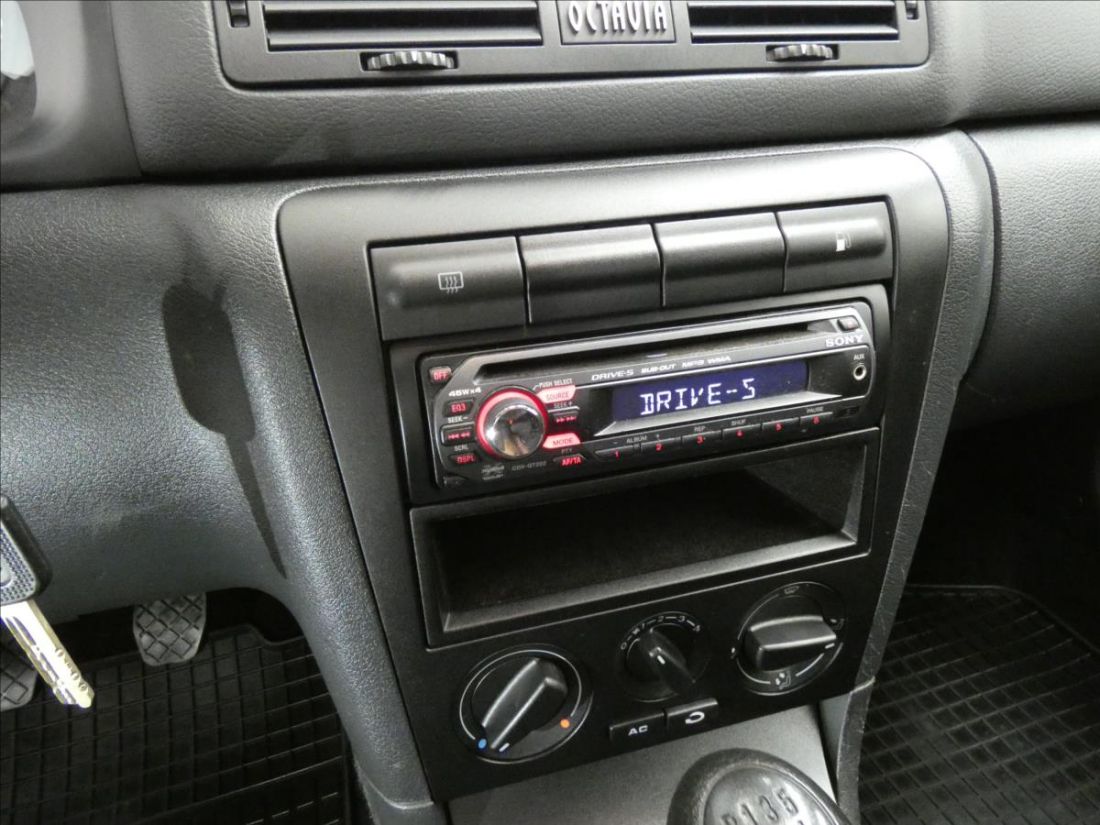 Škoda Octavia 1.6 i Tour