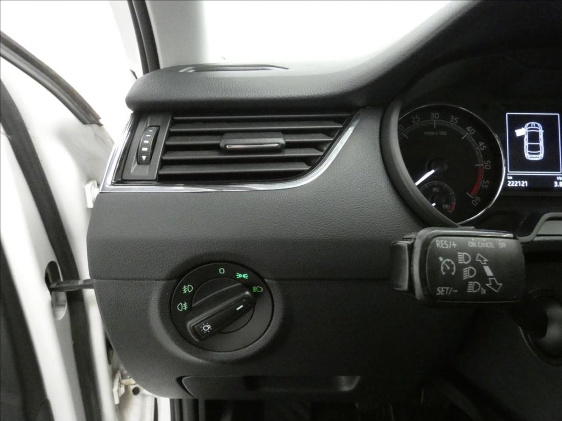 Škoda Octavia 1.6 TDI 85kW AmbitionPlus Liftback