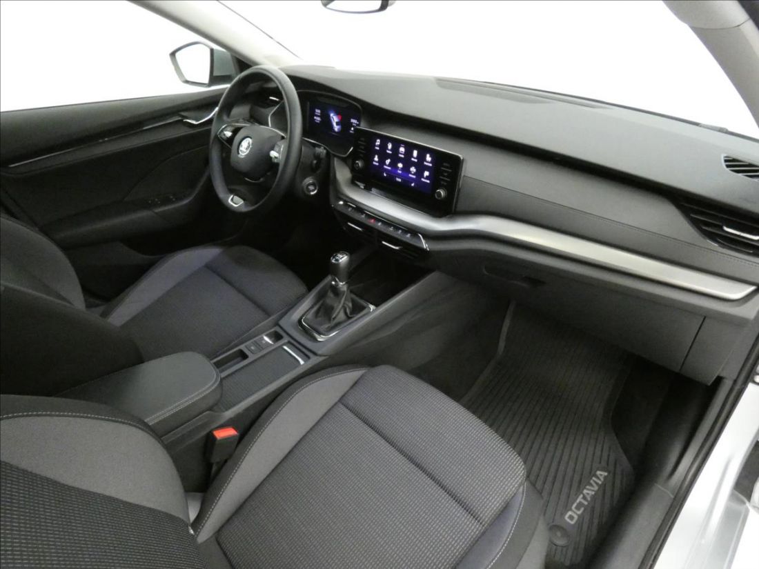Škoda Octavia 1.5 TSI AmbitionPlus Liftback