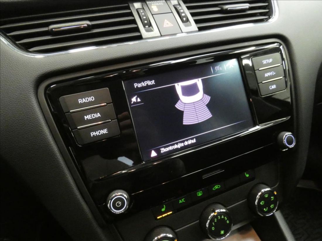 Škoda Octavia 1.6 TDI AmbitionPlus  Liftback