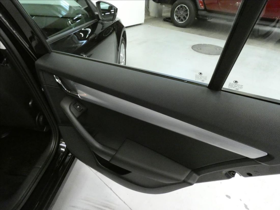 Škoda Octavia 1.6 TDI AmbitionPlus  Liftback