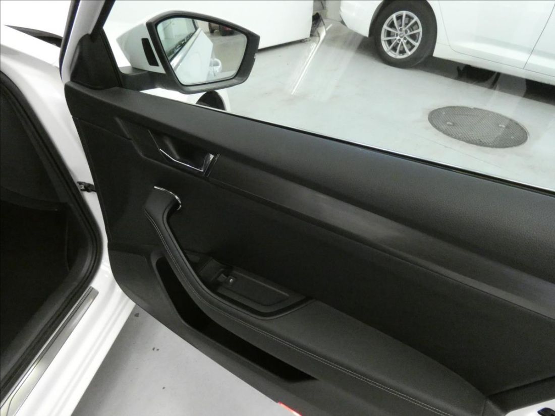 Škoda Superb 2.0 TDI  Style DSG  Liftback