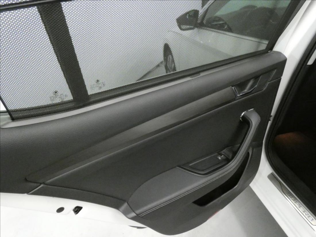 Škoda Superb 2.0 TDI  Style DSG  Liftback