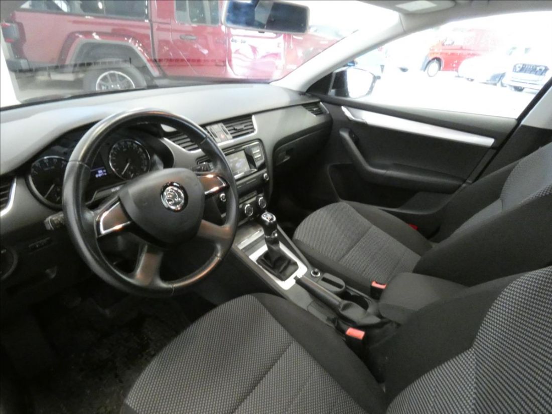 Škoda Octavia 1.6 TDI Ambition  Liftback