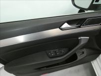 Volkswagen Passat 2.0 TDI 140kW Highline Sedan 6DSG