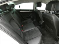 Volkswagen Passat 2.0 TDI 140kW Highline Sedan 6DSG