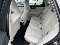 Volvo XC60 2.0 B4 MomentumPro AWD 8Aut