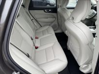Volvo XC60 2.0 B4 MomentumPro AWD 8Aut