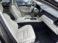 Volvo XC60 2.0 B4 MomentumPro AWD 8Aut