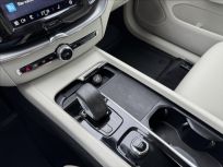 Volvo XC60 2.0 B4 MomentumPro AWD 8Aut