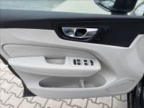 Volvo XC60 2.0 B4 MomentumPro AWD 8Aut