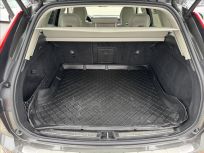 Volvo XC60 2.0 B4 MomentumPro AWD 8Aut
