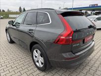 Volvo XC60 2.0 B4 MomentumPro AWD 8Aut