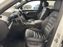 Volkswagen Touareg 3.0 TDI  R-line 4x4 8AT Black Style
