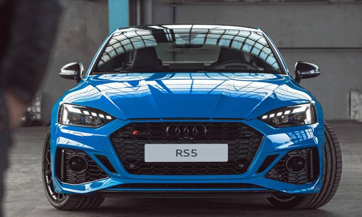 audi-rs-5-coupe-blau-frontansicht