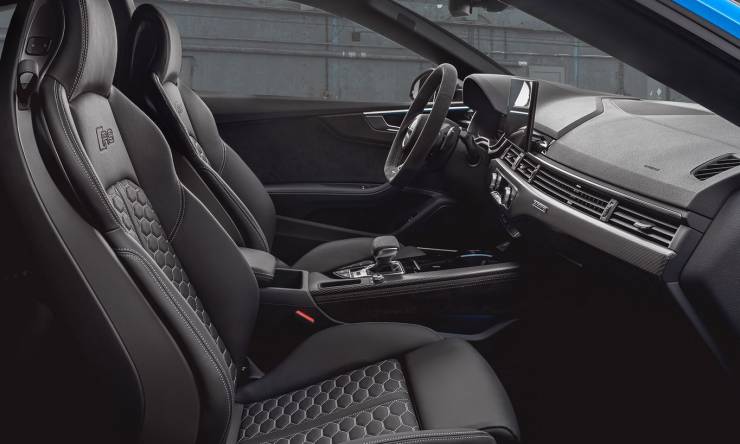 audi-rs-5-coupe-interieur