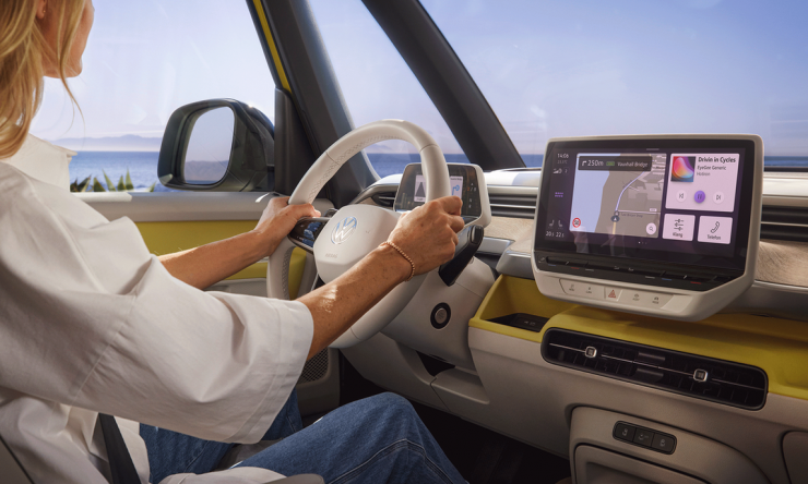 ib0178-id-buzz-interior-woman-sits-at-the-wheel