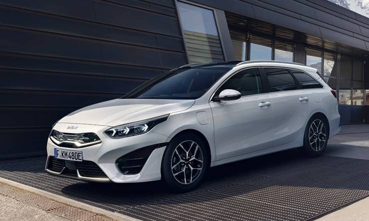 kia-ceed-sportswagon-phev-my22-34-front