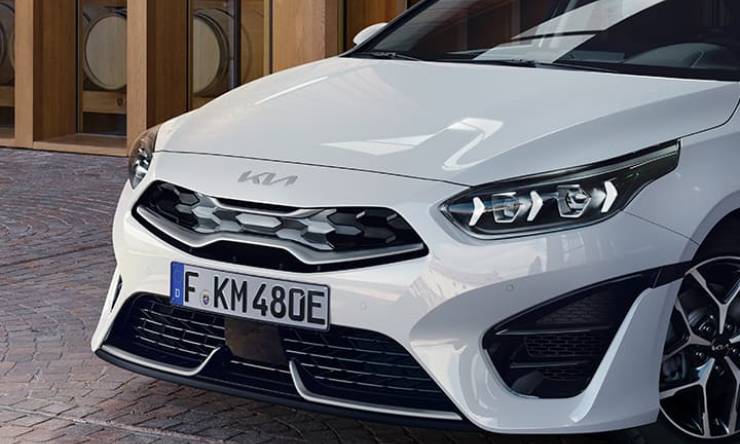 kia-ceed-sportswagon-phev-my22-closeup-front